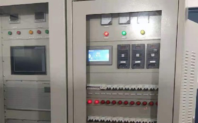 山東鋼鐵萊蕪分公司棒材廠中區(qū)水壓機(jī)高壓泵站直流屏，充饋電一體屏